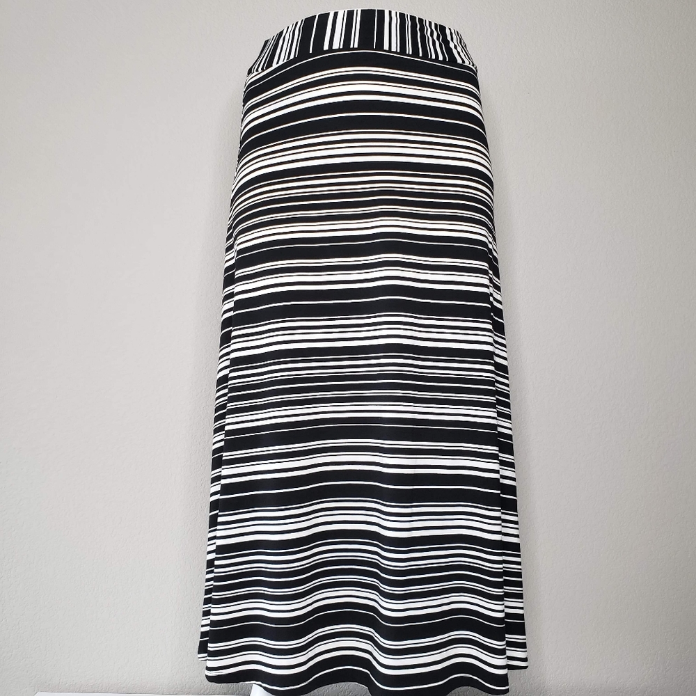 Roz & Ali | NWT Striped Skirt